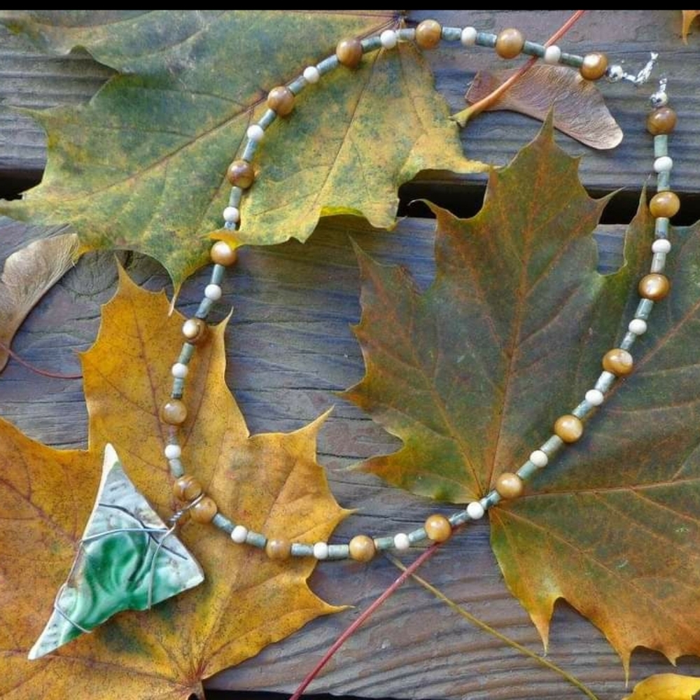Triangle leaf necklace